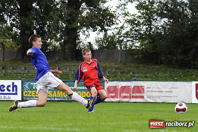 Zdjęcie w galerii na portalu naszraciborz.pl: Krzanowice wygrywają w juniorskim hicie wiadomości z regionu