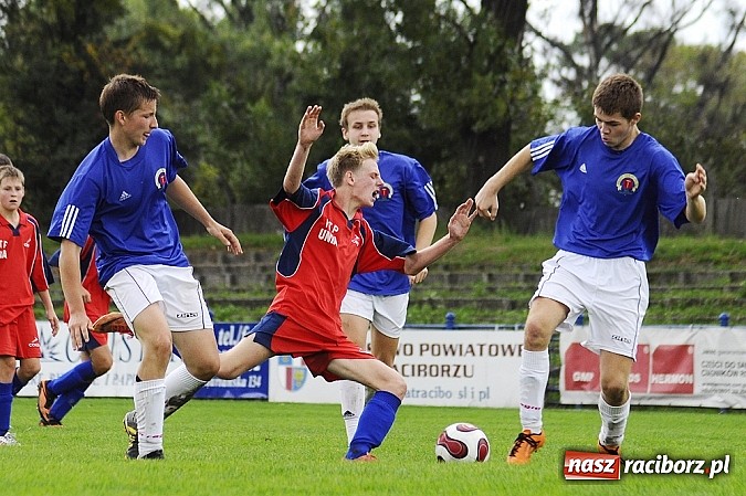 Zdjęcie w galerii na portalu naszraciborz.pl: Krzanowice wygrywają w juniorskim hicie wiadomości z regionu