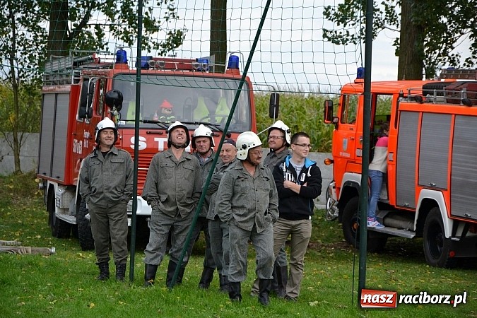 Zdjęcie w galerii na portalu naszraciborz.pl: Roszków mistrzem. Druhowie seniorzy wykręcili niezłe czasy wiadomości z regionu
