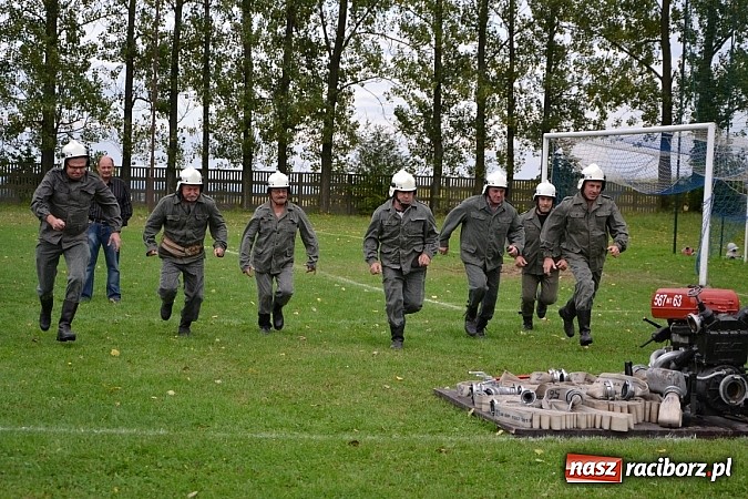 Zdjęcie w galerii na portalu naszraciborz.pl: Roszków mistrzem. Druhowie seniorzy wykręcili niezłe czasy wiadomości z regionu