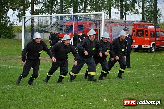 Zdjęcie w galerii na portalu naszraciborz.pl: Roszków mistrzem. Druhowie seniorzy wykręcili niezłe czasy wiadomości z regionu