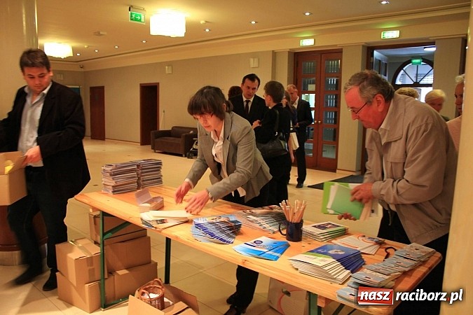 Zdjęcie w galerii na portalu naszraciborz.pl: Tłumy seniorów na kongresie w RCK wiadomości z regionu