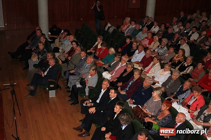 Zdjęcie w galerii na portalu naszraciborz.pl: Tłumy seniorów na kongresie w RCK wiadomości z regionu