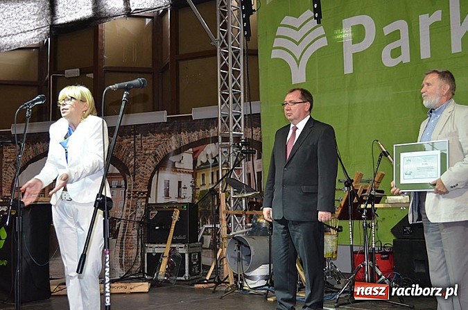 Zdjęcie w galerii na portalu naszraciborz.pl: Nagrodzeni EkoAktywni na eko-pikniku wiadomości z regionu