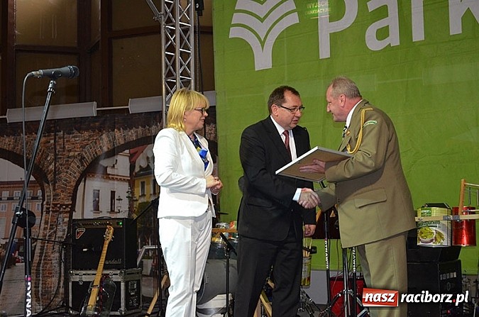 Zdjęcie w galerii na portalu naszraciborz.pl: Nagrodzeni EkoAktywni na eko-pikniku wiadomości z regionu