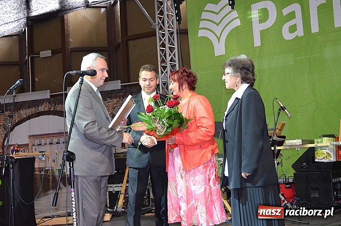 Zdjęcie w galerii na portalu naszraciborz.pl: Nagrodzeni EkoAktywni na eko-pikniku wiadomości z regionu