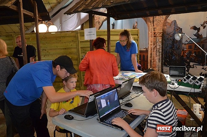 Zdjęcie w galerii na portalu naszraciborz.pl: Nagrodzeni EkoAktywni na eko-pikniku wiadomości z regionu