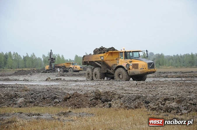 Zdjęcie w galerii na portalu naszraciborz.pl: Prezydent Bronisław Komorowski odwiedził teren budowy zbiornika Racibórz wiadomości z regionu