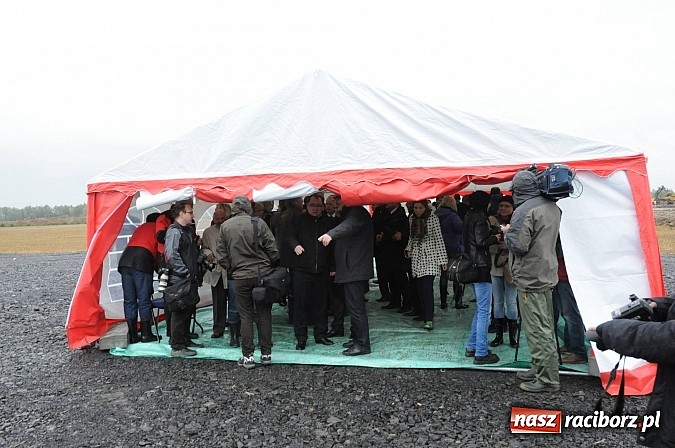 Zdjęcie w galerii na portalu naszraciborz.pl: Prezydent Bronisław Komorowski odwiedził teren budowy zbiornika Racibórz wiadomości z regionu