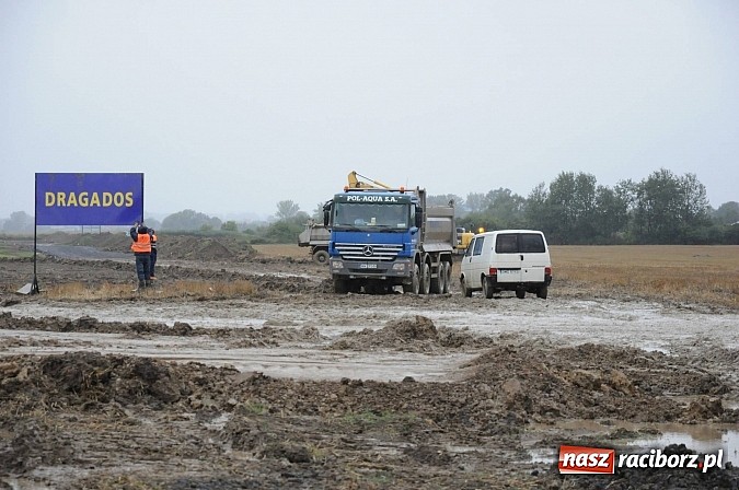Zdjęcie w galerii na portalu naszraciborz.pl: Prezydent Bronisław Komorowski odwiedził teren budowy zbiornika Racibórz wiadomości z regionu