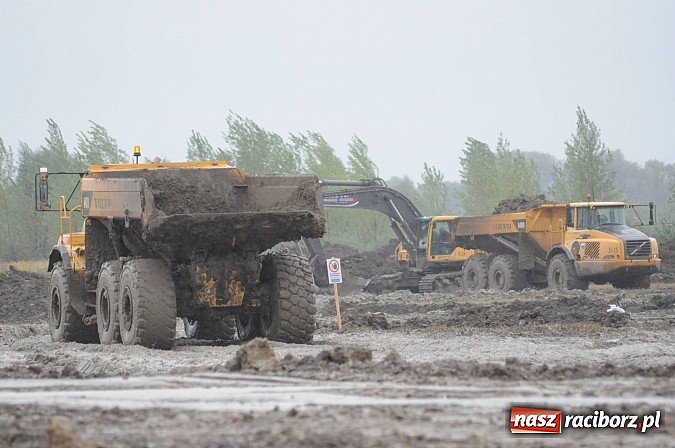 Zdjęcie w galerii na portalu naszraciborz.pl: Prezydent Bronisław Komorowski odwiedził teren budowy zbiornika Racibórz wiadomości z regionu