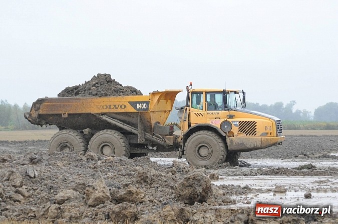 Zdjęcie w galerii na portalu naszraciborz.pl: Prezydent Bronisław Komorowski odwiedził teren budowy zbiornika Racibórz wiadomości z regionu