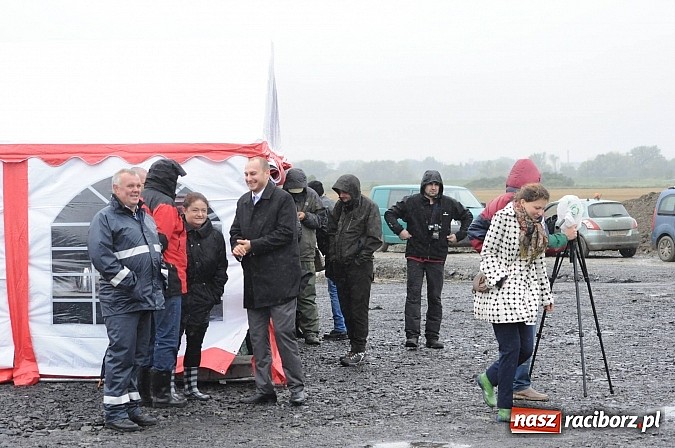 Zdjęcie w galerii na portalu naszraciborz.pl: Prezydent Bronisław Komorowski odwiedził teren budowy zbiornika Racibórz wiadomości z regionu