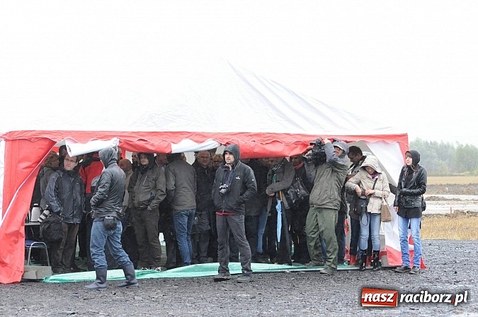 Zdjęcie w galerii na portalu naszraciborz.pl: Prezydent Bronisław Komorowski odwiedził teren budowy zbiornika Racibórz wiadomości z regionu