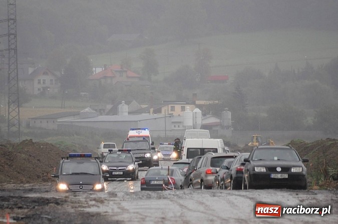 Zdjęcie w galerii na portalu naszraciborz.pl: Prezydent Bronisław Komorowski odwiedził teren budowy zbiornika Racibórz wiadomości z regionu
