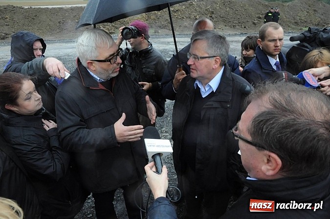 Zdjęcie w galerii na portalu naszraciborz.pl: Prezydent Bronisław Komorowski odwiedził teren budowy zbiornika Racibórz wiadomości z regionu