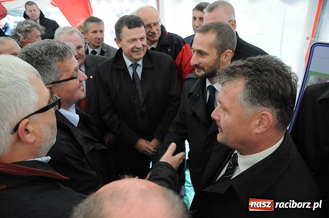 Zdjęcie w galerii na portalu naszraciborz.pl: Prezydent Bronisław Komorowski odwiedził teren budowy zbiornika Racibórz wiadomości z regionu