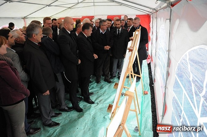 Zdjęcie w galerii na portalu naszraciborz.pl: Prezydent Bronisław Komorowski odwiedził teren budowy zbiornika Racibórz wiadomości z regionu