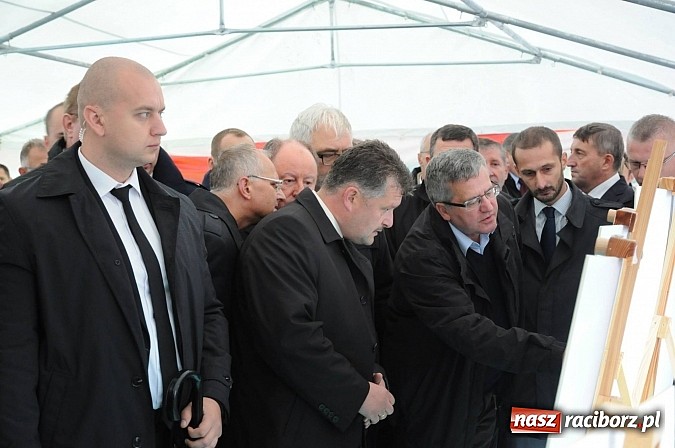 Zdjęcie w galerii na portalu naszraciborz.pl: Prezydent Bronisław Komorowski odwiedził teren budowy zbiornika Racibórz wiadomości z regionu