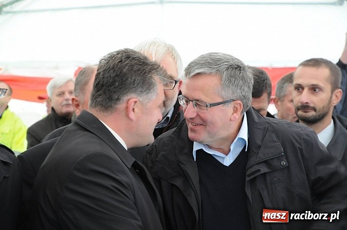 Zdjęcie w galerii na portalu naszraciborz.pl: Prezydent Bronisław Komorowski odwiedził teren budowy zbiornika Racibórz wiadomości z regionu