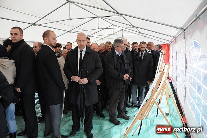 Zdjęcie w galerii na portalu naszraciborz.pl: Prezydent Bronisław Komorowski odwiedził teren budowy zbiornika Racibórz wiadomości z regionu