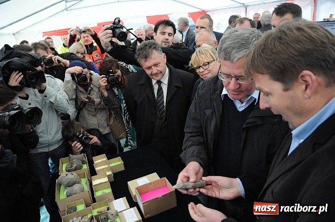 Zdjęcie w galerii na portalu naszraciborz.pl: Prezydent Bronisław Komorowski odwiedził teren budowy zbiornika Racibórz wiadomości z regionu