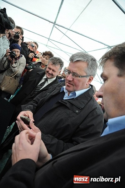Zdjęcie w galerii na portalu naszraciborz.pl: Prezydent Bronisław Komorowski odwiedził teren budowy zbiornika Racibórz wiadomości z regionu