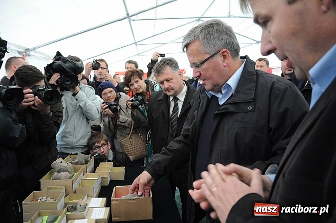 Zdjęcie w galerii na portalu naszraciborz.pl: Prezydent Bronisław Komorowski odwiedził teren budowy zbiornika Racibórz wiadomości z regionu