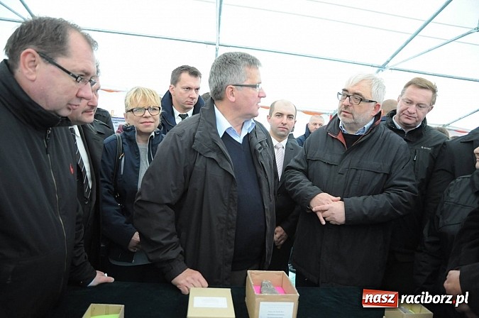 Zdjęcie w galerii na portalu naszraciborz.pl: Prezydent Bronisław Komorowski odwiedził teren budowy zbiornika Racibórz wiadomości z regionu