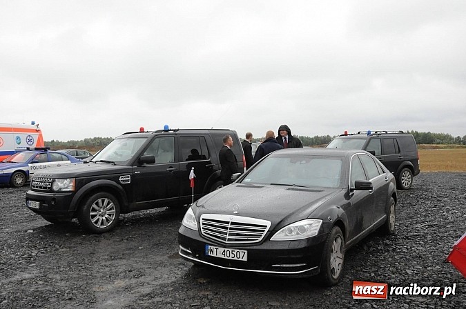 Zdjęcie w galerii na portalu naszraciborz.pl: Prezydent Bronisław Komorowski odwiedził teren budowy zbiornika Racibórz wiadomości z regionu