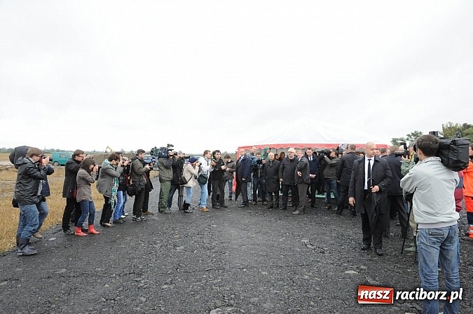 Zdjęcie w galerii na portalu naszraciborz.pl: Prezydent Bronisław Komorowski odwiedził teren budowy zbiornika Racibórz wiadomości z regionu