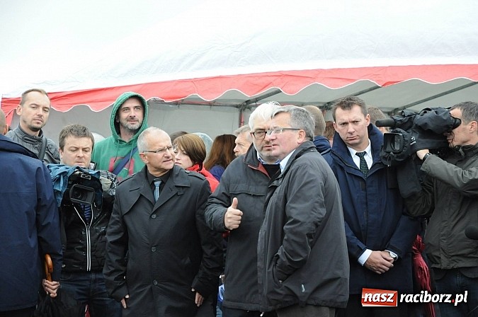 Zdjęcie w galerii na portalu naszraciborz.pl: Prezydent Bronisław Komorowski odwiedził teren budowy zbiornika Racibórz wiadomości z regionu