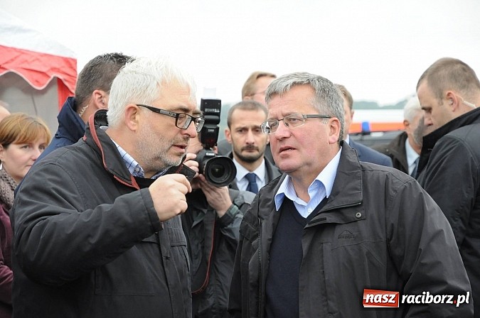 Zdjęcie w galerii na portalu naszraciborz.pl: Prezydent Bronisław Komorowski odwiedził teren budowy zbiornika Racibórz wiadomości z regionu