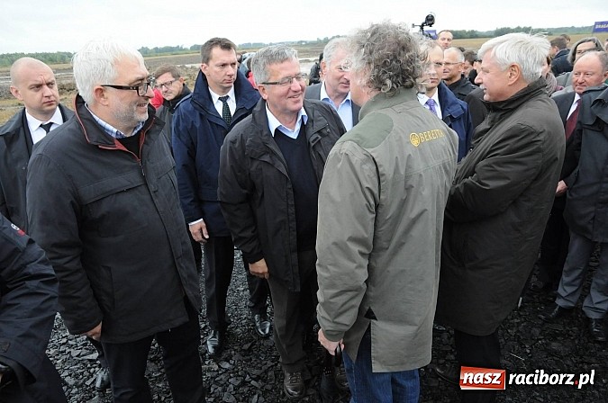 Zdjęcie w galerii na portalu naszraciborz.pl: Prezydent Bronisław Komorowski odwiedził teren budowy zbiornika Racibórz wiadomości z regionu