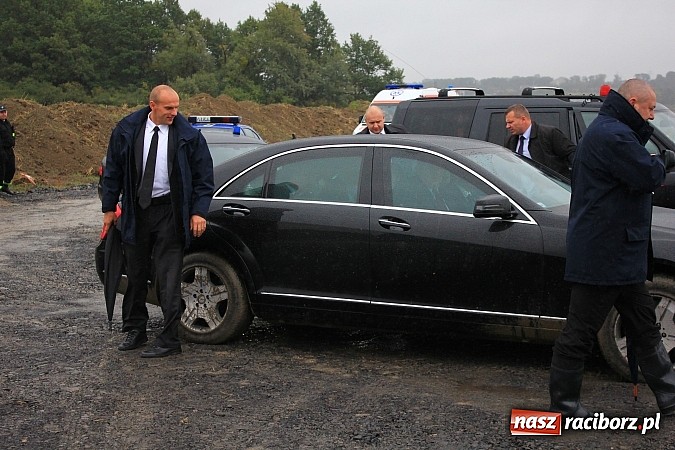 Zdjęcie w galerii na portalu naszraciborz.pl: Prezydent Bronisław Komorowski odwiedził teren budowy zbiornika Racibórz wiadomości z regionu