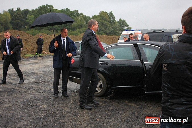 Zdjęcie w galerii na portalu naszraciborz.pl: Prezydent Bronisław Komorowski odwiedził teren budowy zbiornika Racibórz wiadomości z regionu