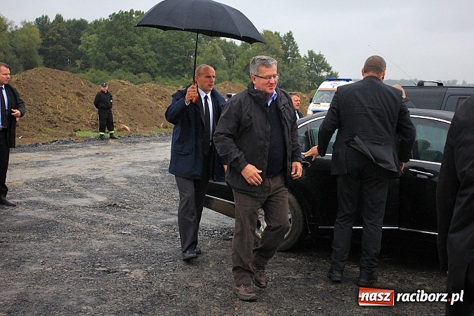 Zdjęcie w galerii na portalu naszraciborz.pl: Prezydent Bronisław Komorowski odwiedził teren budowy zbiornika Racibórz wiadomości z regionu