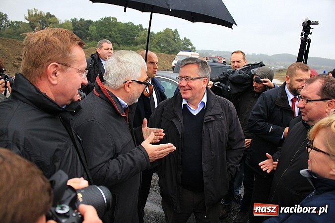 Zdjęcie w galerii na portalu naszraciborz.pl: Prezydent Bronisław Komorowski odwiedził teren budowy zbiornika Racibórz wiadomości z regionu