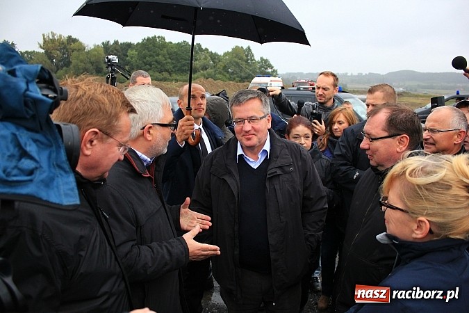 Zdjęcie w galerii na portalu naszraciborz.pl: Prezydent Bronisław Komorowski odwiedził teren budowy zbiornika Racibórz wiadomości z regionu