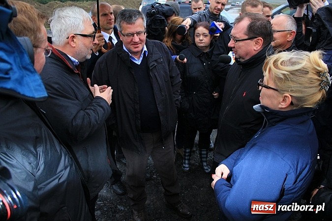 Zdjęcie w galerii na portalu naszraciborz.pl: Prezydent Bronisław Komorowski odwiedził teren budowy zbiornika Racibórz wiadomości z regionu