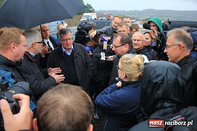Zdjęcie w galerii na portalu naszraciborz.pl: Prezydent Bronisław Komorowski odwiedził teren budowy zbiornika Racibórz wiadomości z regionu
