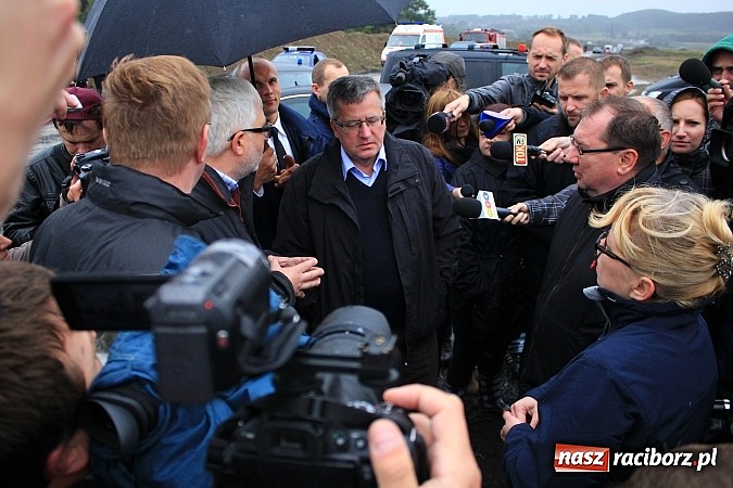 Zdjęcie w galerii na portalu naszraciborz.pl: Prezydent Bronisław Komorowski odwiedził teren budowy zbiornika Racibórz wiadomości z regionu