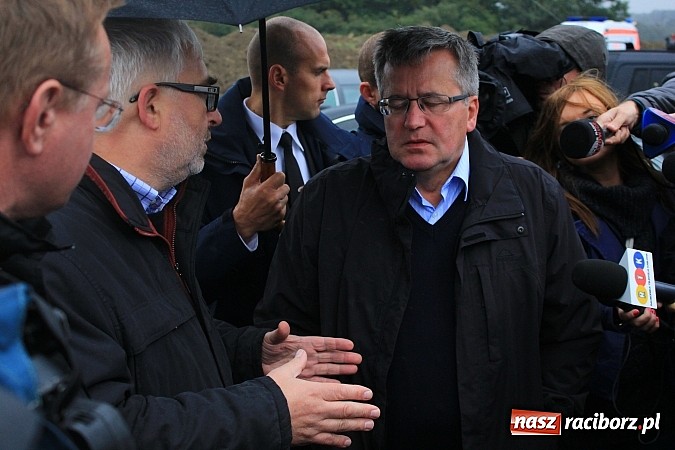 Zdjęcie w galerii na portalu naszraciborz.pl: Prezydent Bronisław Komorowski odwiedził teren budowy zbiornika Racibórz wiadomości z regionu