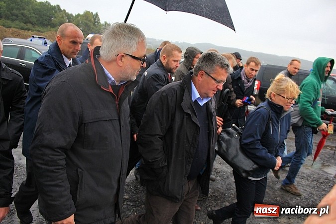 Zdjęcie w galerii na portalu naszraciborz.pl: Prezydent Bronisław Komorowski odwiedził teren budowy zbiornika Racibórz wiadomości z regionu