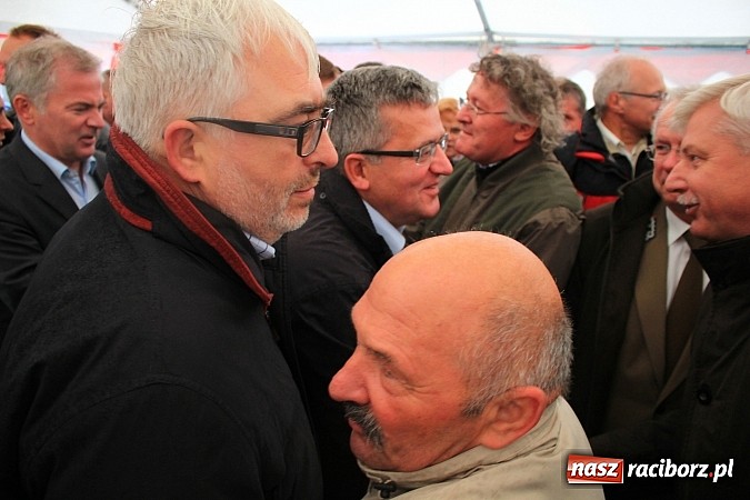 Zdjęcie w galerii na portalu naszraciborz.pl: Prezydent Bronisław Komorowski odwiedził teren budowy zbiornika Racibórz wiadomości z regionu