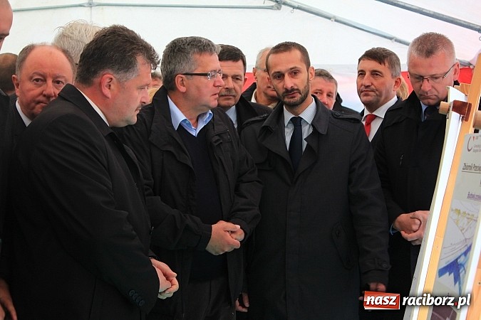 Zdjęcie w galerii na portalu naszraciborz.pl: Prezydent Bronisław Komorowski odwiedził teren budowy zbiornika Racibórz wiadomości z regionu