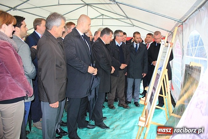 Zdjęcie w galerii na portalu naszraciborz.pl: Prezydent Bronisław Komorowski odwiedził teren budowy zbiornika Racibórz wiadomości z regionu