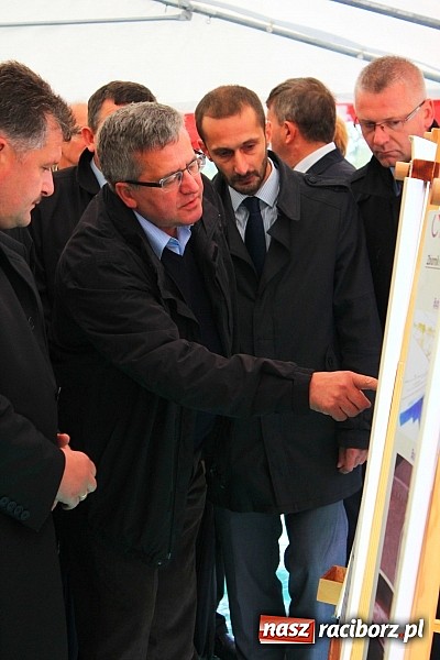 Zdjęcie w galerii na portalu naszraciborz.pl: Prezydent Bronisław Komorowski odwiedził teren budowy zbiornika Racibórz wiadomości z regionu