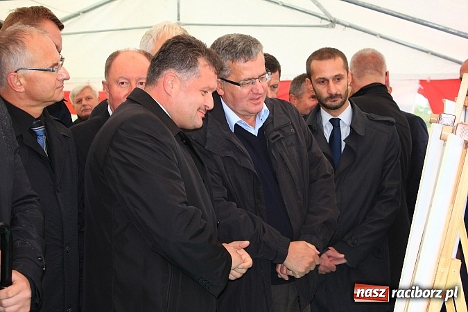 Zdjęcie w galerii na portalu naszraciborz.pl: Prezydent Bronisław Komorowski odwiedził teren budowy zbiornika Racibórz wiadomości z regionu