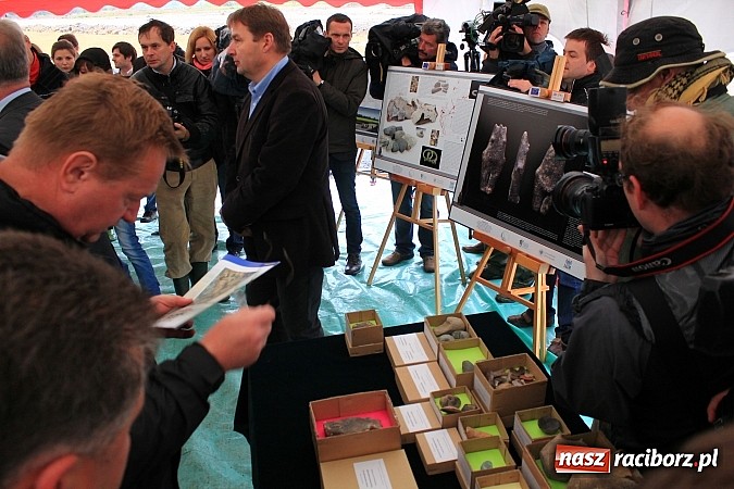 Zdjęcie w galerii na portalu naszraciborz.pl: Prezydent Bronisław Komorowski odwiedził teren budowy zbiornika Racibórz wiadomości z regionu